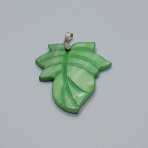 Green leaf Pendant, green rhinestone, shiny crystals details